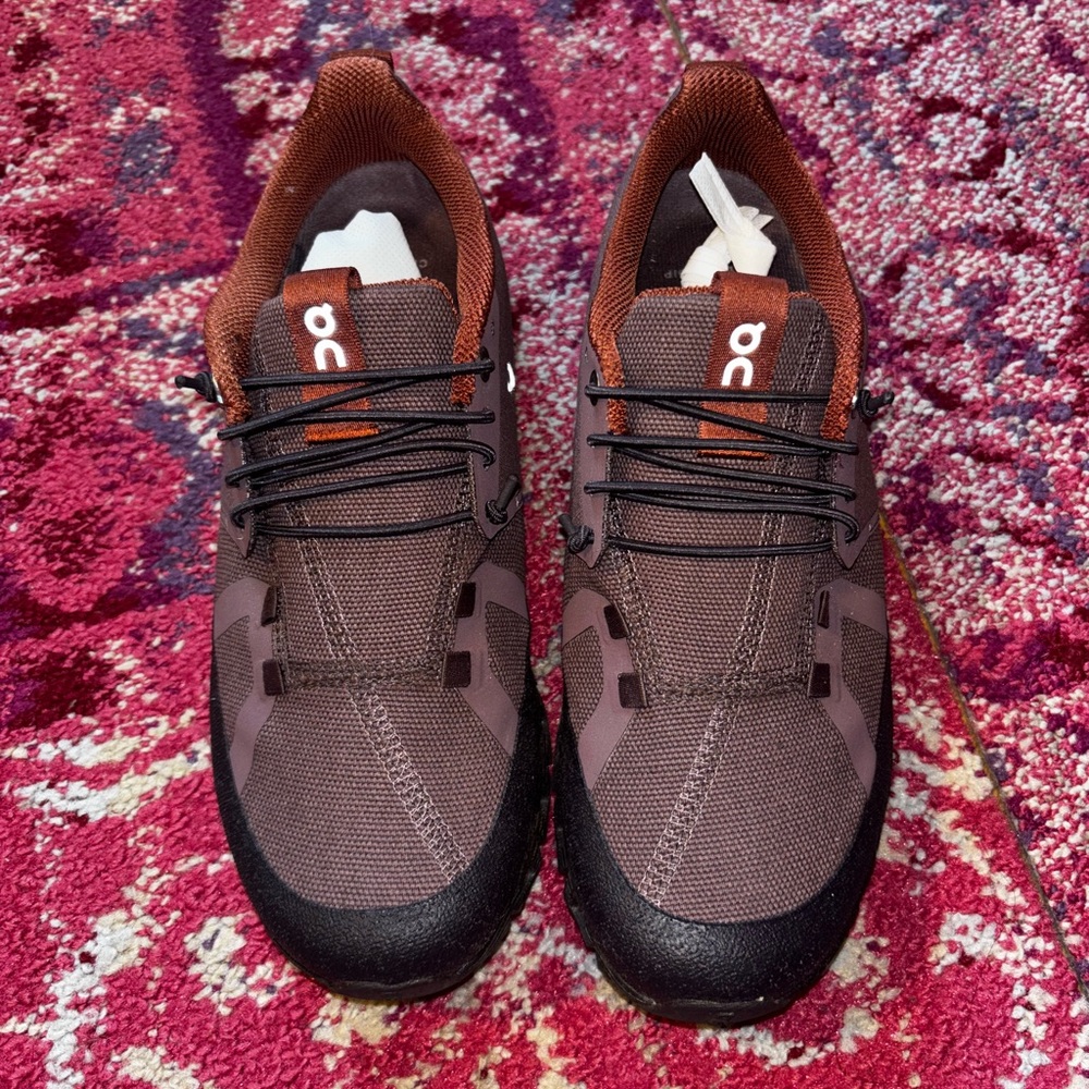 On Running Red and Black sneakers - Picture 2 of 5
